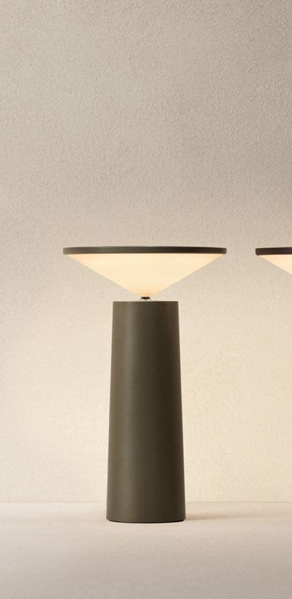 Lámpara portátil recargable LEDS C4 Cocktail acabado gris oliva