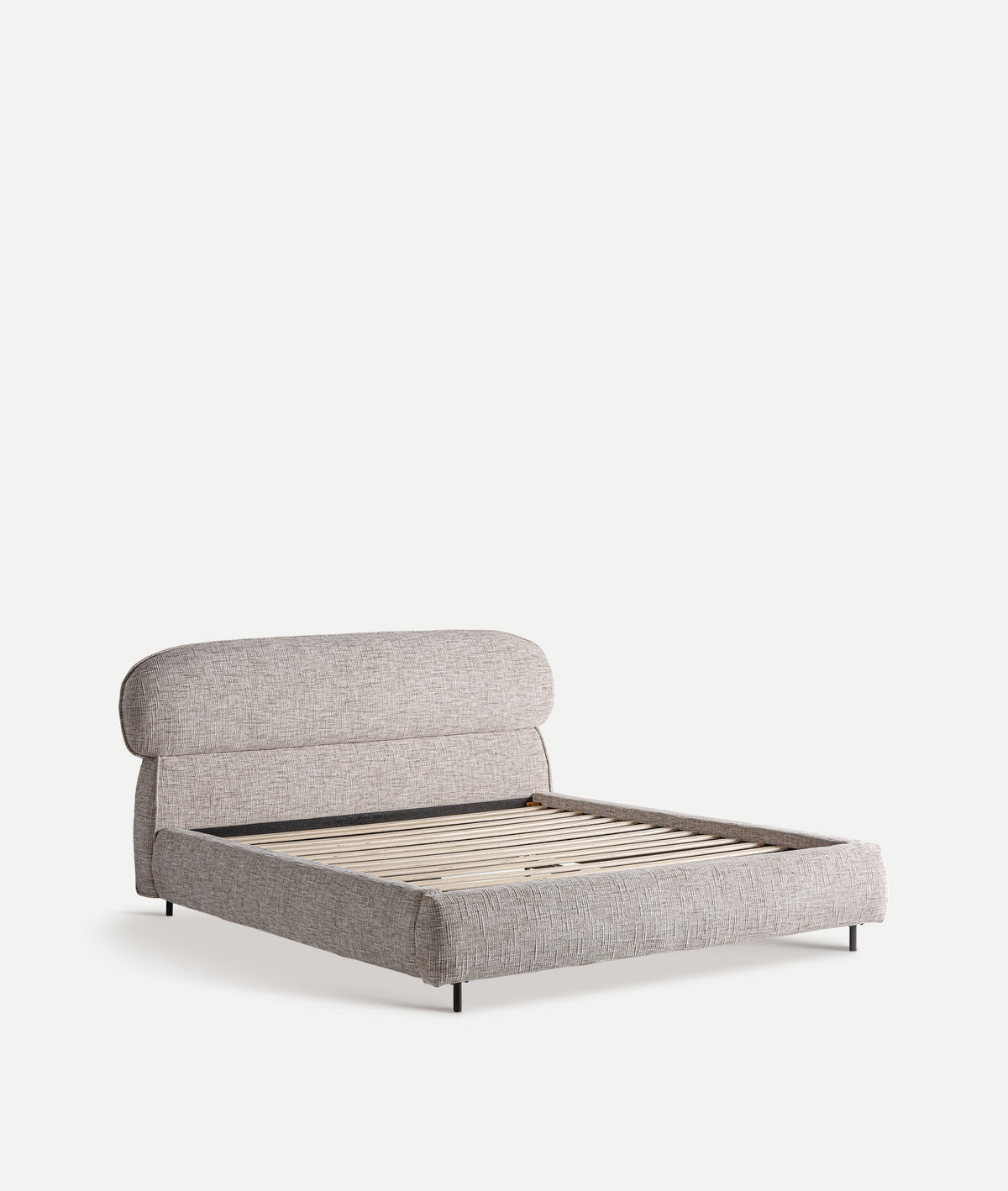 Detalle del cabecero acolchado de la cama Sannes