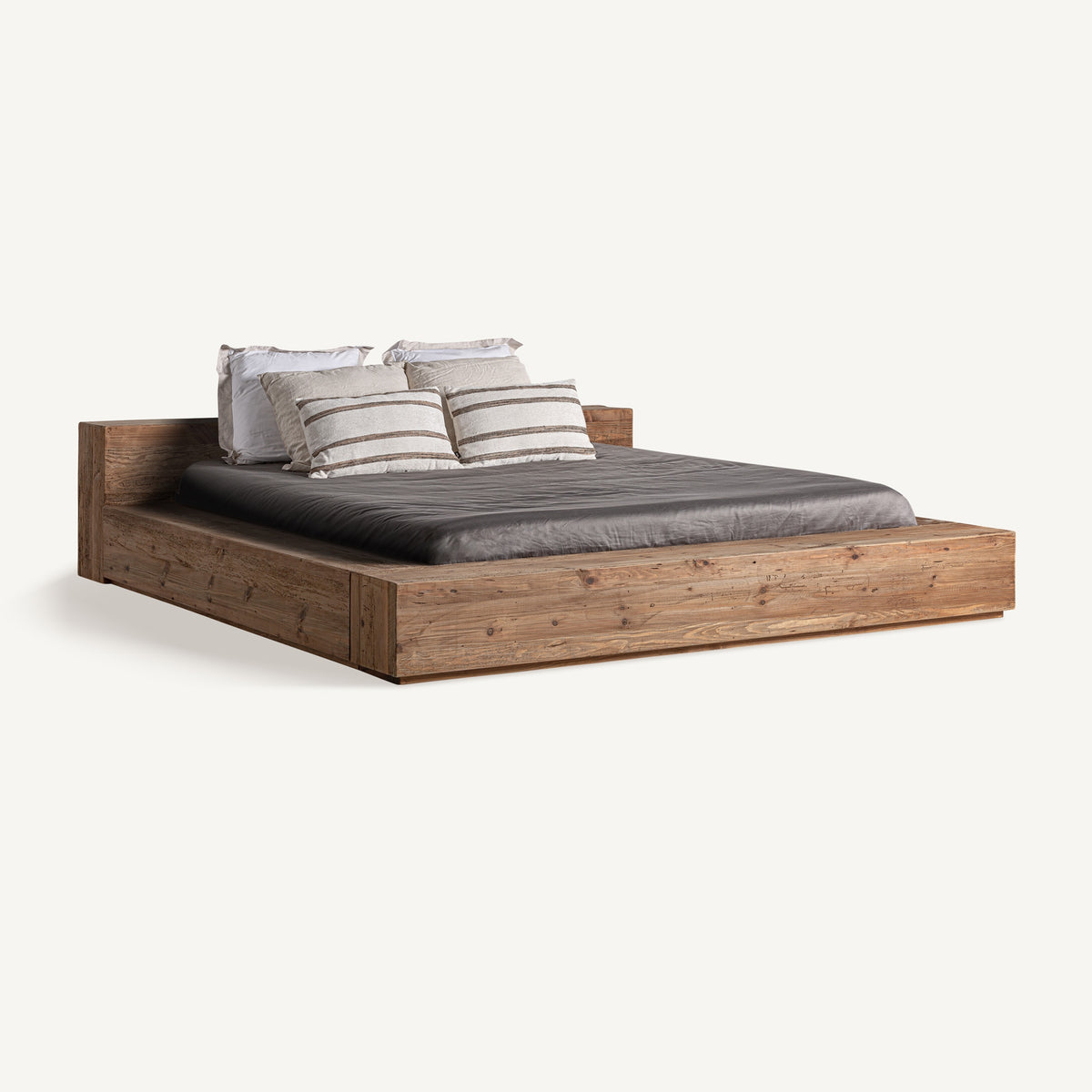 Cama Truel Vical en madera maciza vista en perspectiva con cabecero bajo