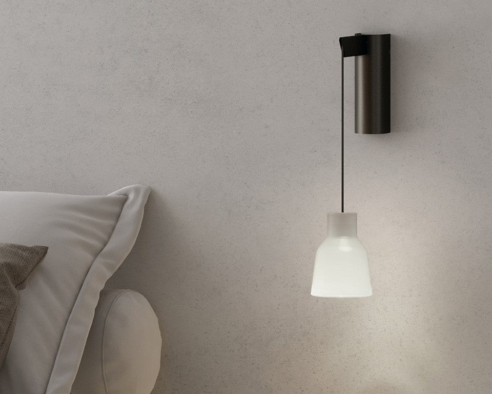 Aplique Drip A/01 Bover, brazo negro ébano y pantalla de vidrio borosilicato