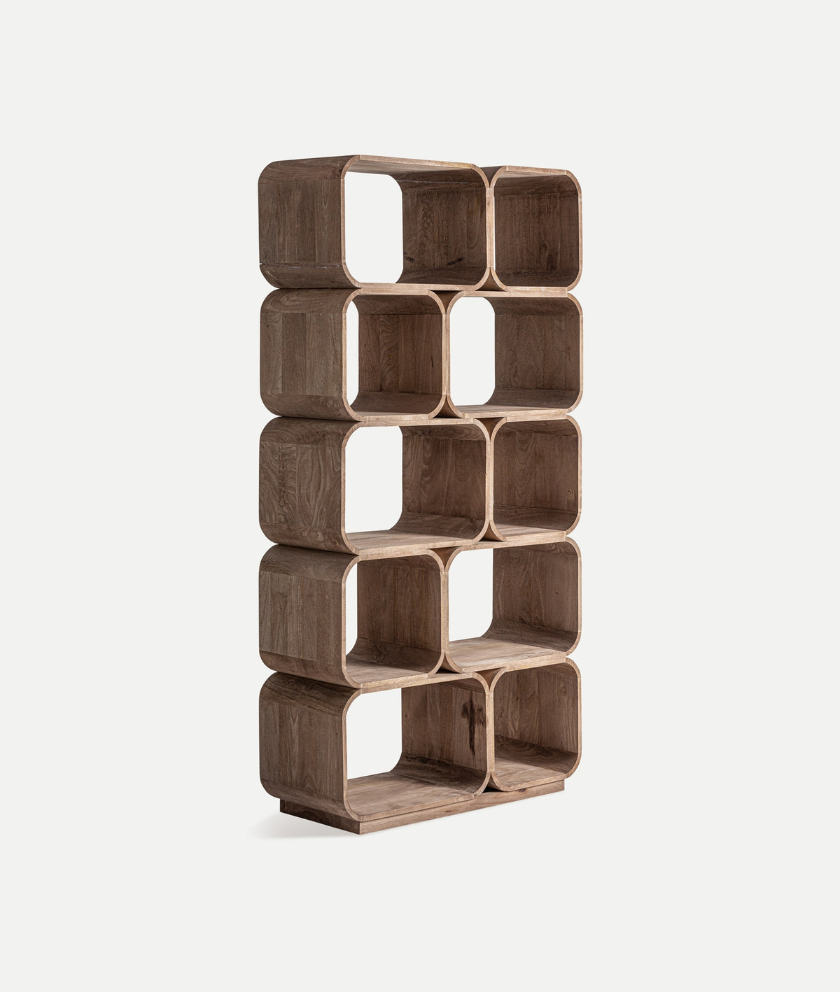 Estantería Grid ambientada en un salón contemporáneo