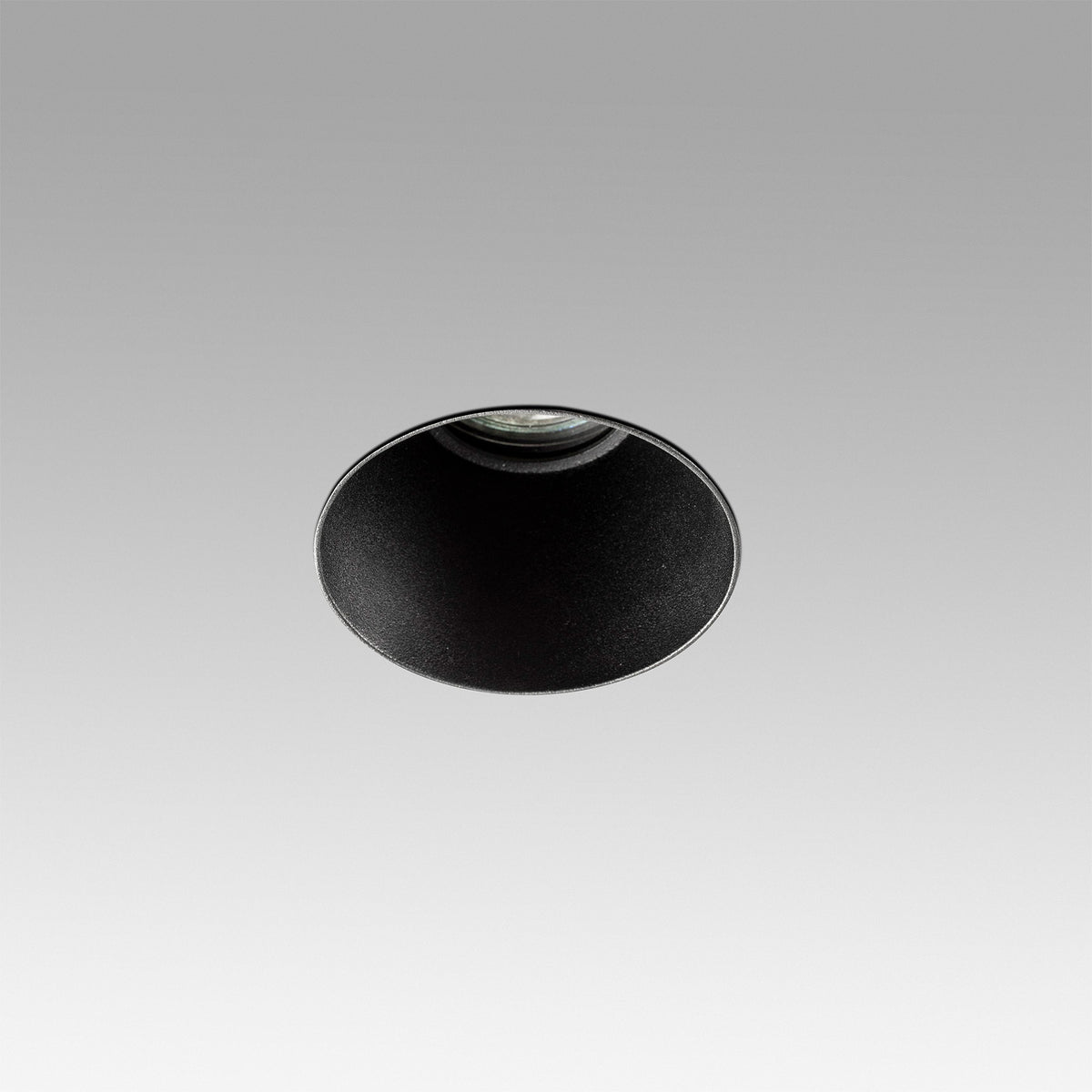 Detalle frontal del downlight Faro FRESH Trimless IP65 negro