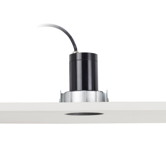 Detalle de instalación del downlight Faro FRESH Trimless IP65 negro