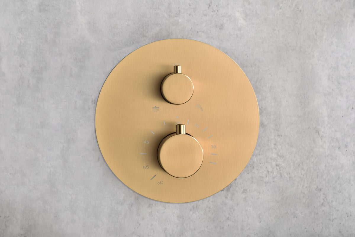 Ambiente de ducha con conjunto termostático IMEX Monza Oro Cepillado