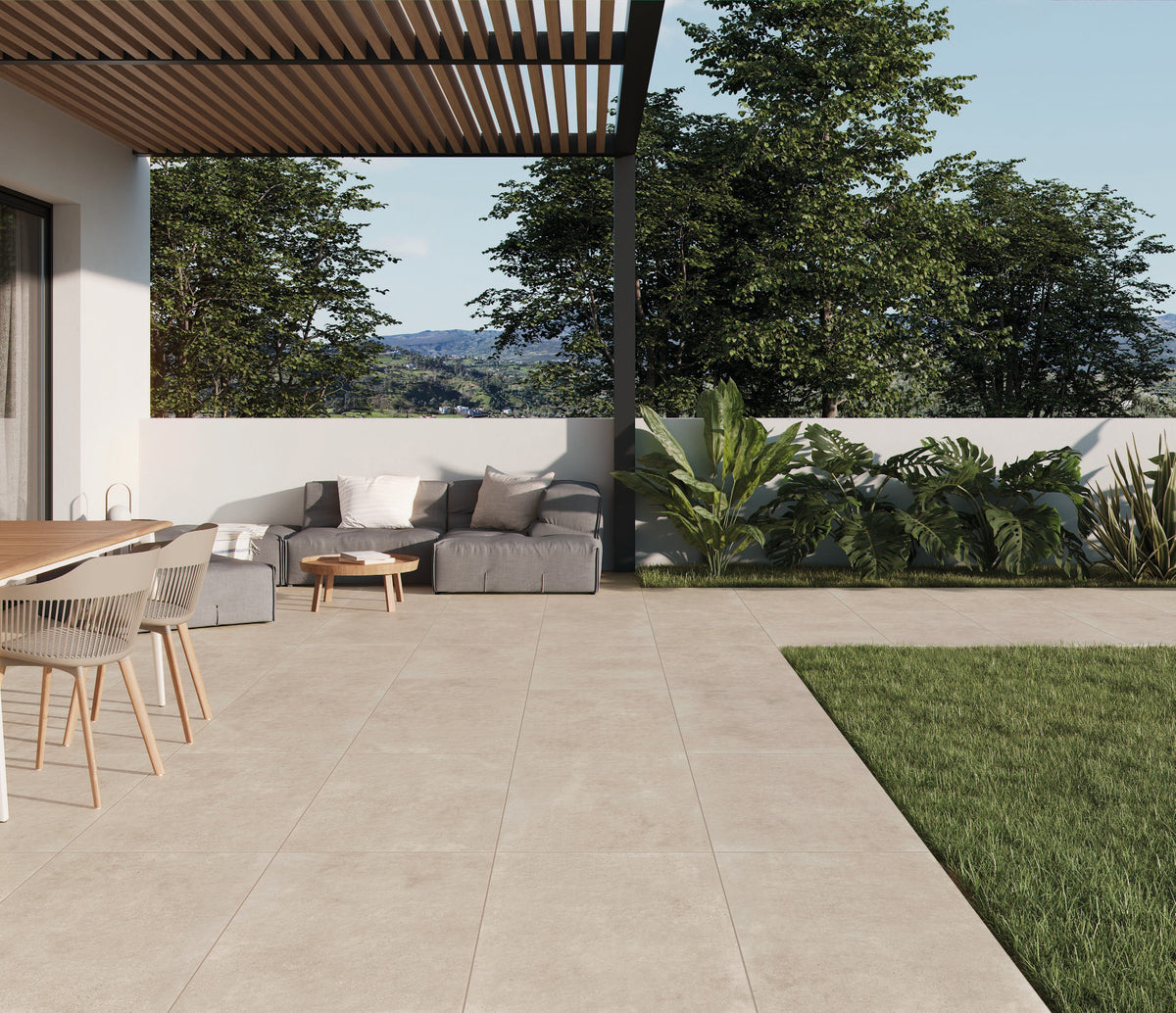 KTL Claire Taupe Antislip 60x120 cm en terraza exterior con sofá y comedor de jardín, suelo porcelánico antideslizante C3
