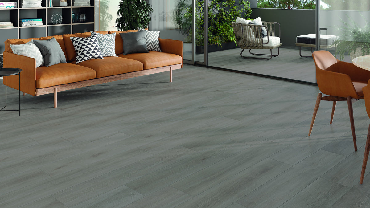 Ambiente KTL Nordby en Grey, suelo de porcelánico esmaltado efecto madera mate