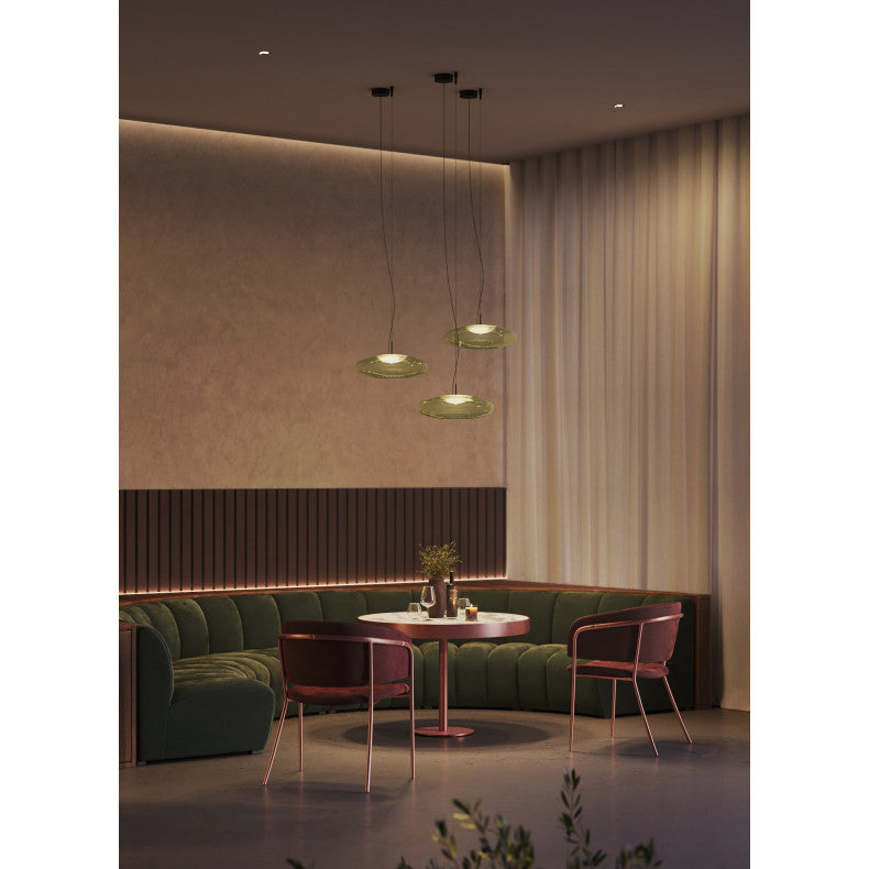 Composición de lámparas colgantes LED Plat LEDS C4 en ambiente interior