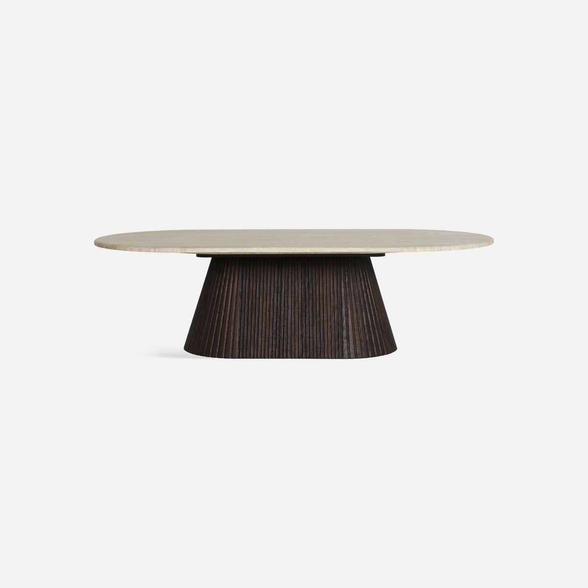 Mesa de centro Verona Kodu con tapa de mármol travertino y base de madera oscura acanalada, 130 x 70 cm