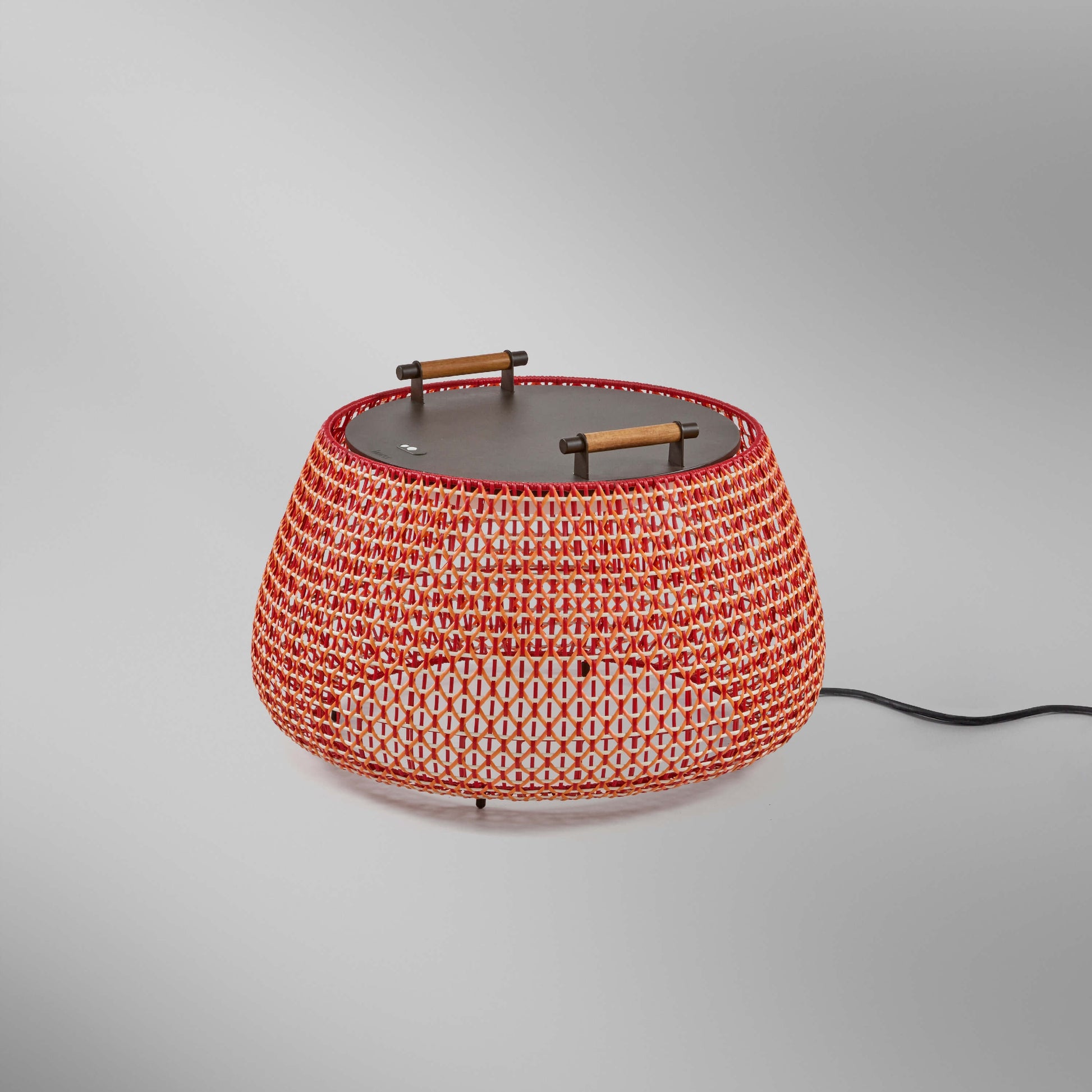 Lámpara de pie Nans Bag/38 Outdoor de Bover con pantalla Roja tejida a mano