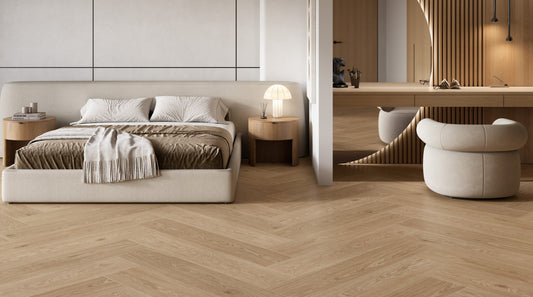 Ambiente KTL Lund Camel 23x120 cm, porcelánico efecto madera en suelo de dormitorio