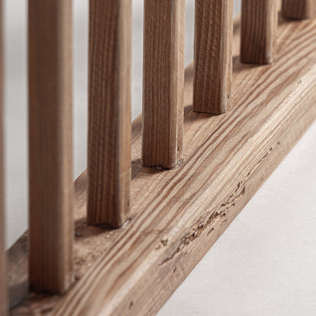 Detalle de la retícula de listones del panel decorativo Truel Vical