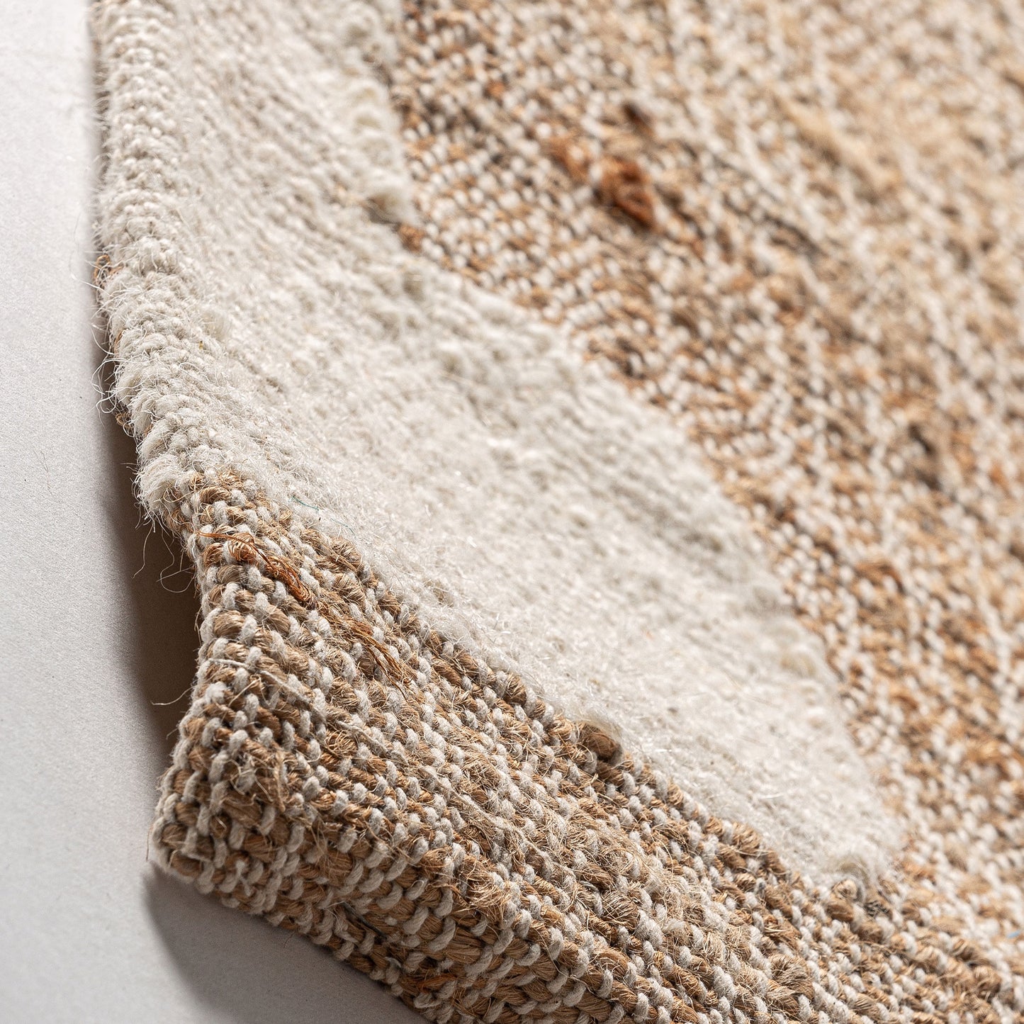 Detalle varilla madera de mango y yute panel Zared Vical
