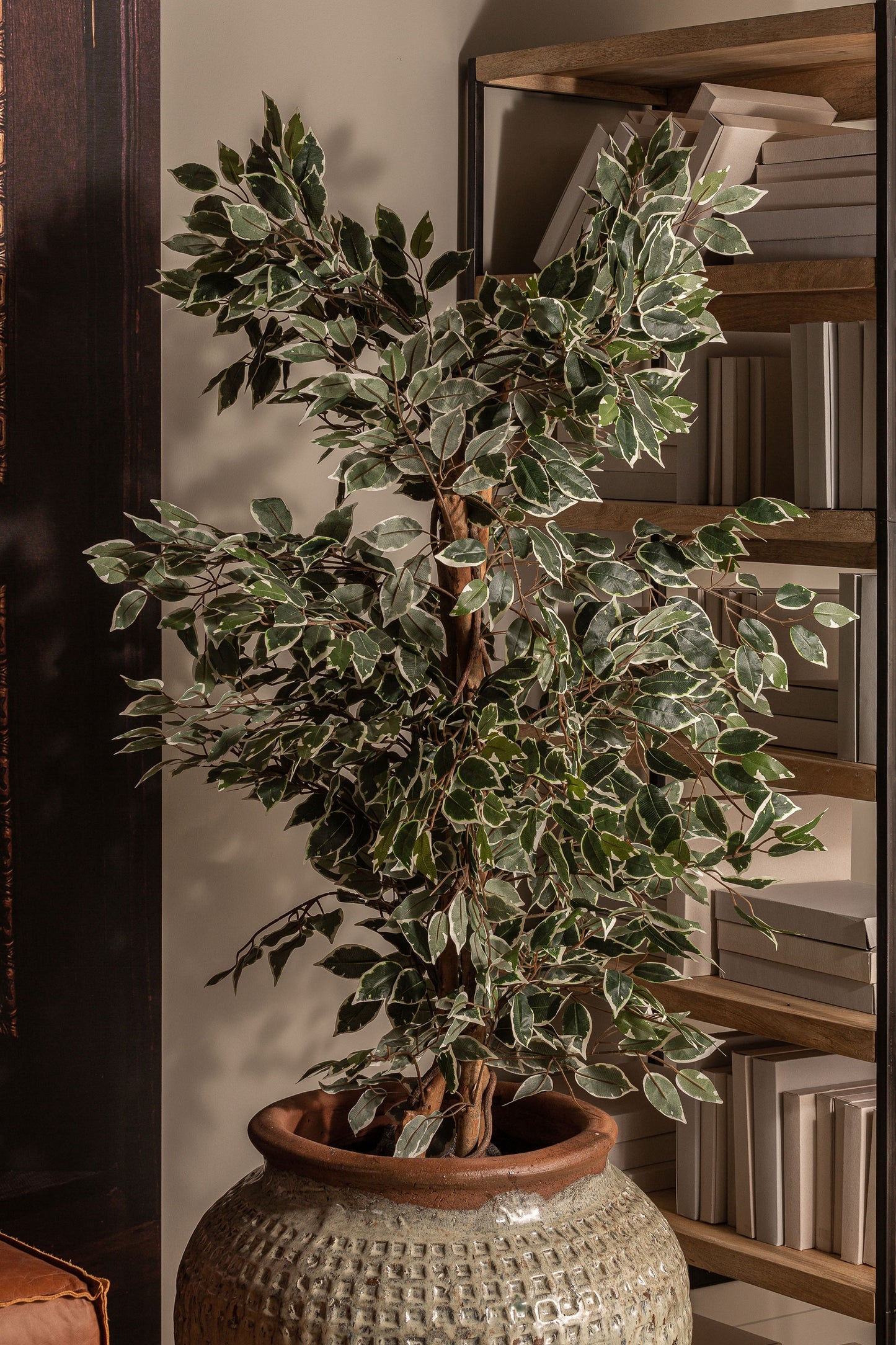Detalle maceta ficus artificial Vical