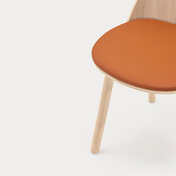 Detalle del asiento terracota de la silla UMA Teulat