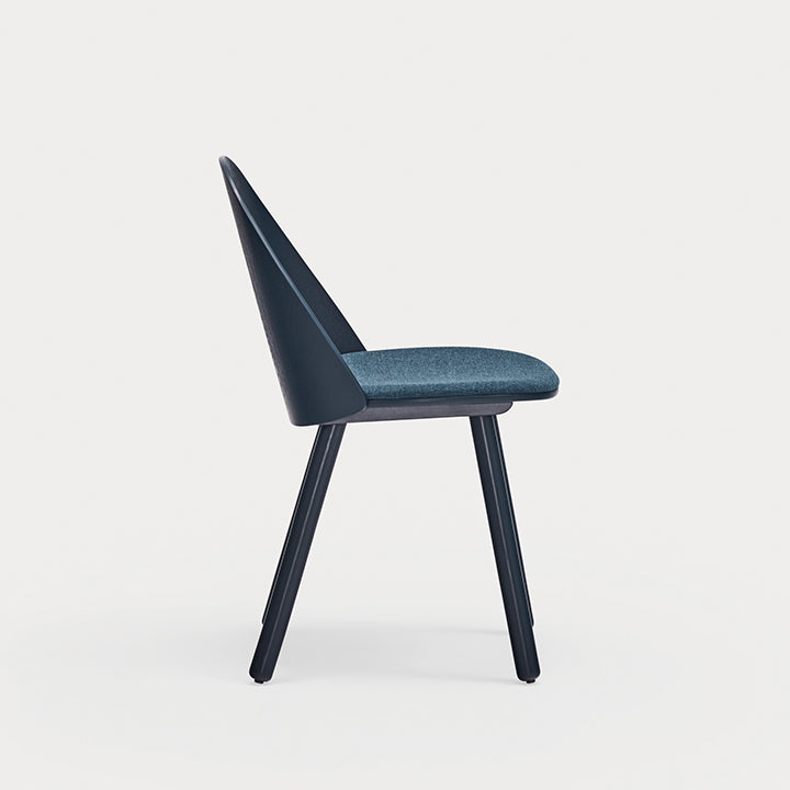 Silla UMA Teulat negra con asiento azul vista lateral