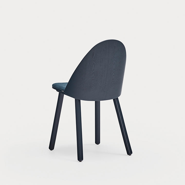 Silla UMA Teulat negra con asiento azul vista trasera