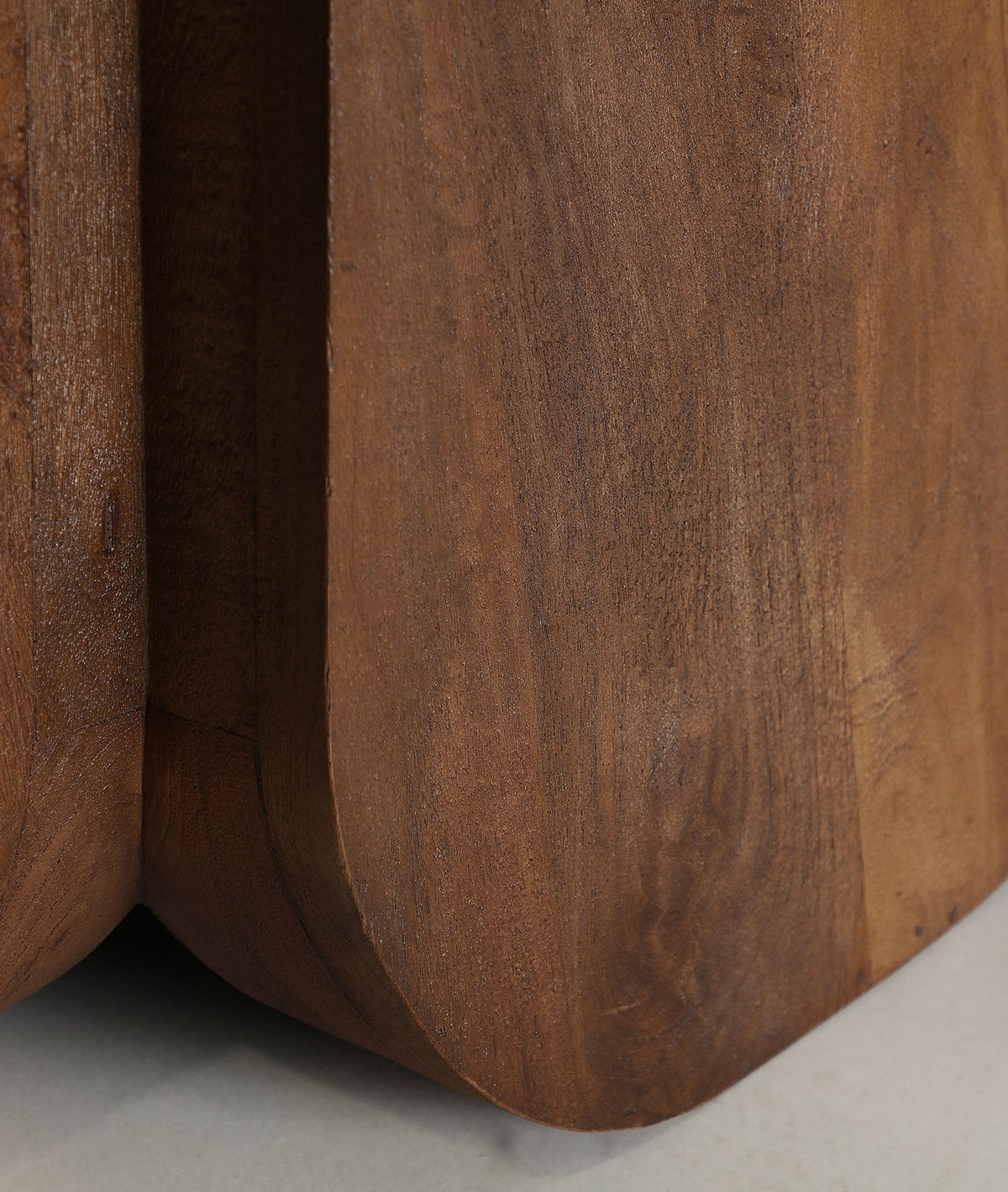 Detalle de mesa Droux KODU
